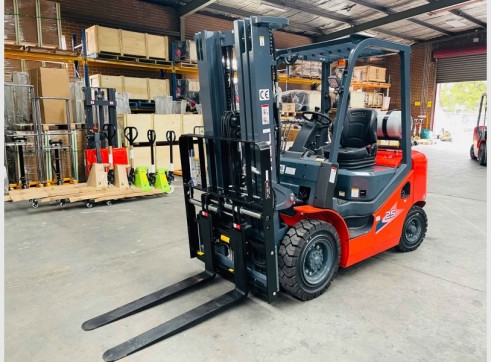 2.5T Forklift 1