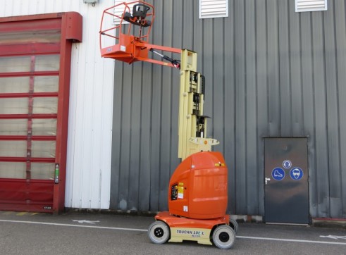 26' Vertical Mast Lift 1