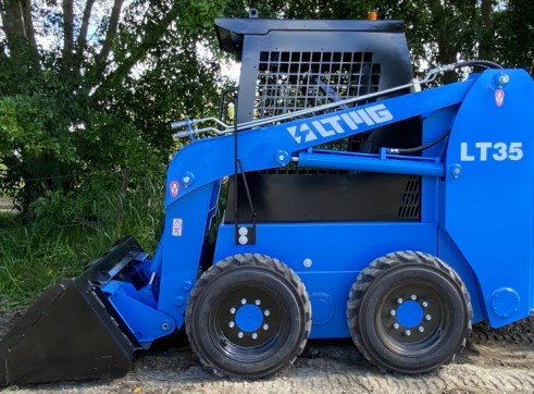 2.6T Wheeled Skid Steer 1