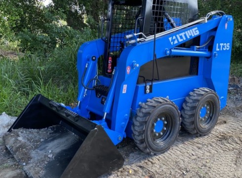 2.6T Wheeled Skid Steer 2