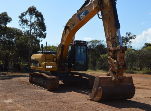 28t Cat 324D Excavator For Hire 2