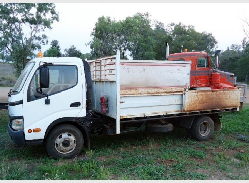 3 TON HINO TIPPER 1