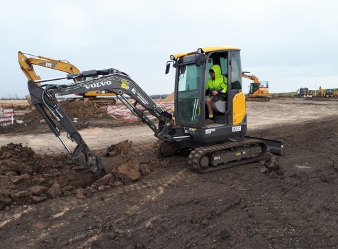 3.5 tonne excavator 1