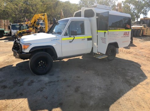 4x4 Bus - 12 Seats 4
