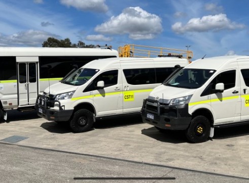 4x4 Bus - 12 Seats 5