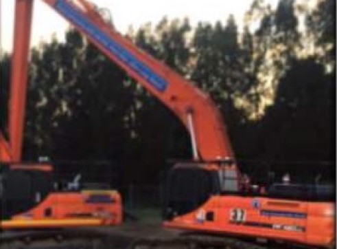 42 Tonne Long Reach Excavator