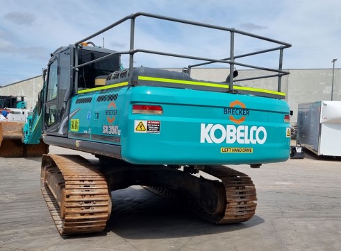 35T Kobelco excavator for dry or wet hire 3