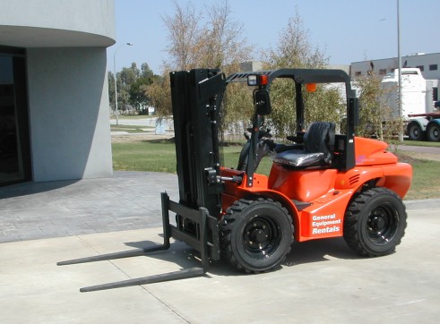 4WD ROUGH TERRAIN FORKLIFT