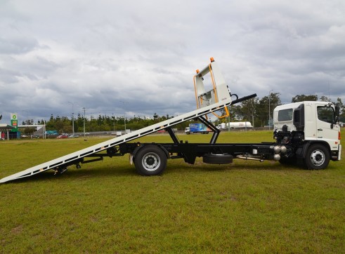 4x2 Tilt Tray Truck 3