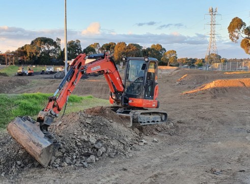 5 Ton Excavator - Closed Cab 2