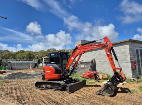5-5.5 Ton Excavator 1