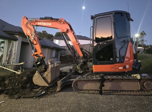 5tonne Excavator 1