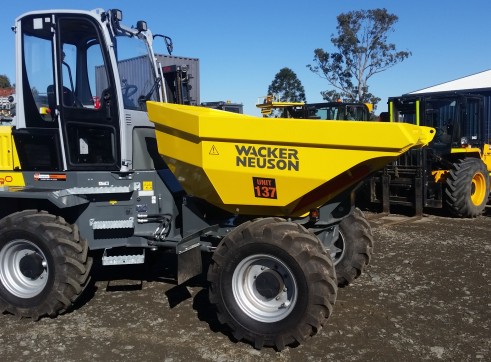 6 tonne Dumper with aircon cab and swivel bin 2