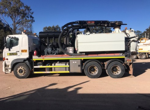 6300L Vac Truck 4