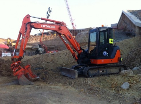 6T Hitachi Excavator 1