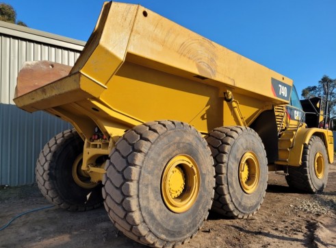 740 Caterpillar Dumptruck w/tailgate option 2