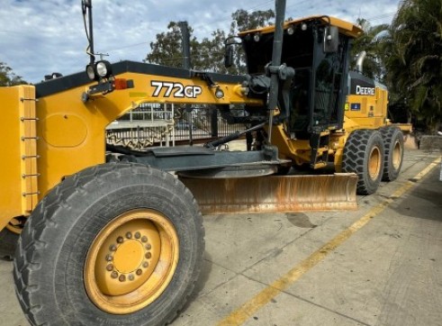 772GP John Deer Grader