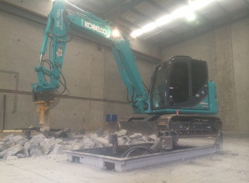 8 T KOBELCO EXCAVATOR 2