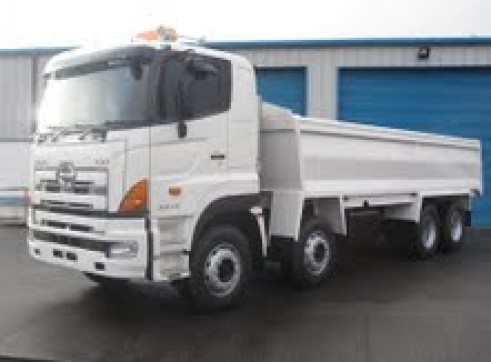 8 Wheel Hino Tipper