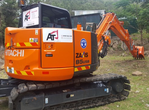 8.5T Hitachi Excavator 2