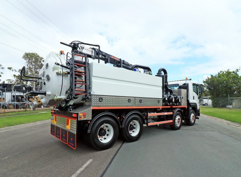 8000L Vac Truck 1