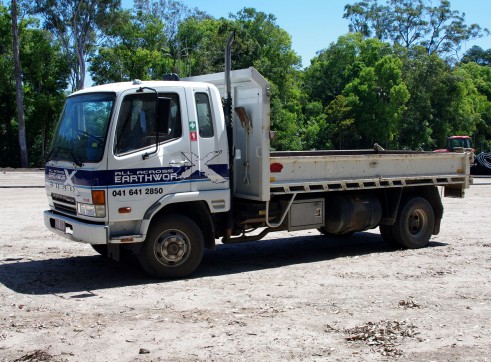 8m Tipper - single axle 1