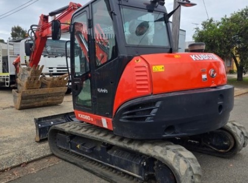 8T Kubota kx080-3