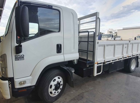 8 tonne Isuzu Tipper 2