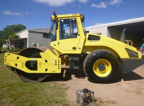 Bomag BW213D Smooth Drum Roller 1