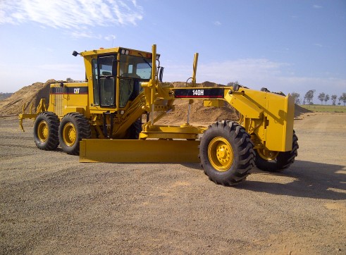 CAT 140H grader with Topcon GPS, low hrs  2