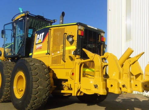 Cat 16M Motor Grader 3