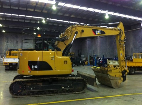 Cat 20t Reduced swing excavator