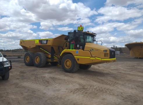 Cat 730 Moxy with tailgate