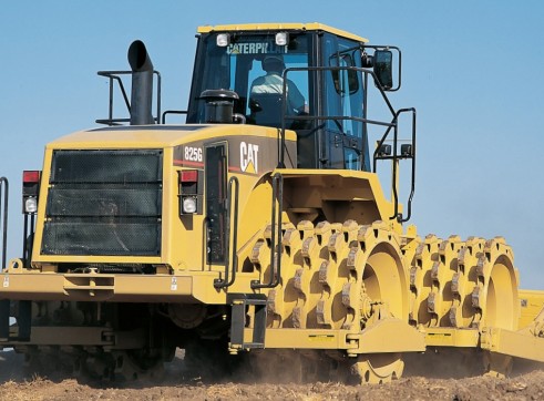 CAT 825G Compactor 4