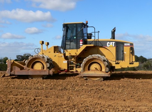 CAT 825G Compactor 5