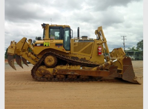 CAT D8T DOZER 1