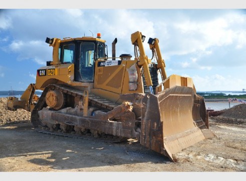 CAT D8T Dozser 1