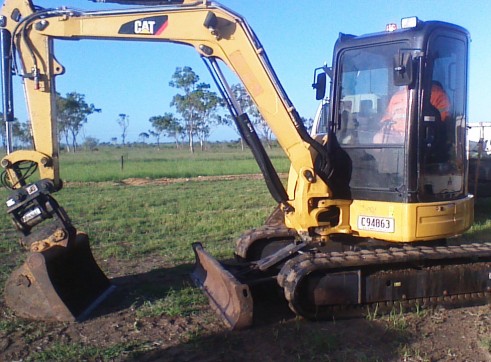 Cat Excavator 3-5 ton 