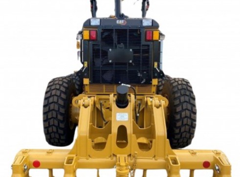 Caterpillar 140 Motor Grader 3