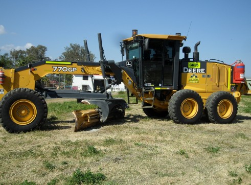 Caterpillar 140H-II Grader 5