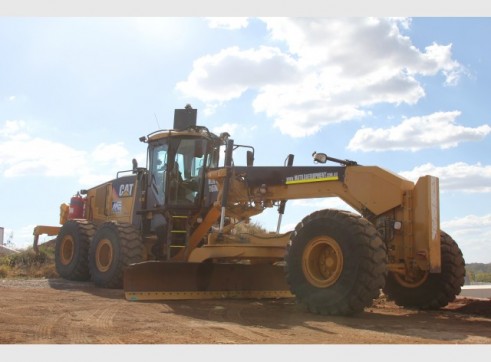 Caterpillar 16-M Grader 1