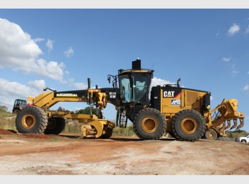 Caterpillar 16-M Grader 2