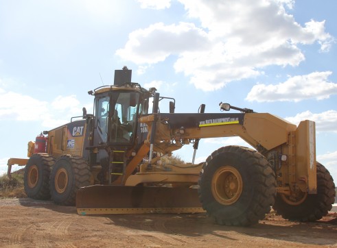 Caterpillar 16-M Grader 1