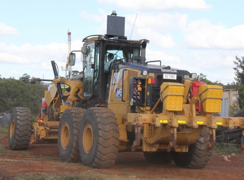 Caterpillar 16-M Grader 3