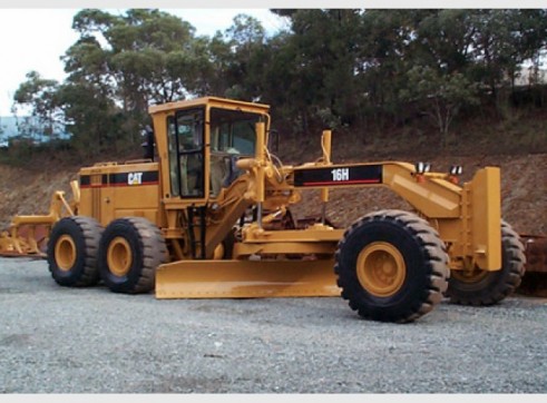 Caterpillar 16H Grader 1