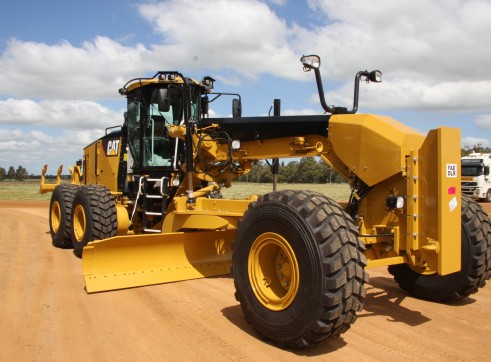 Caterpillar 16M Grader