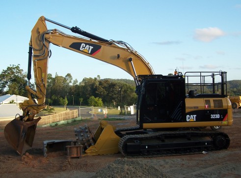 caterpillar 24t excavator 3