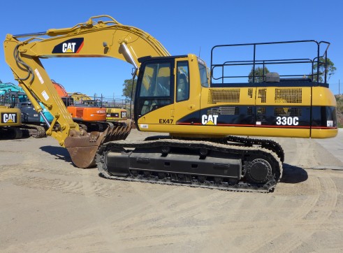 Caterpillar 330 Excavator 3