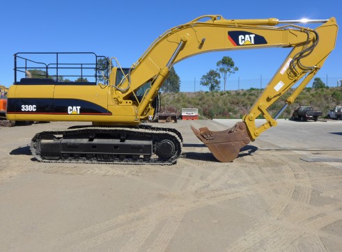 Caterpillar 330 Excavator 4