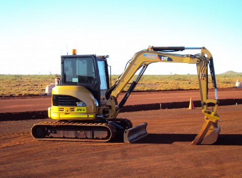 Caterpillar 5t Excavator 1